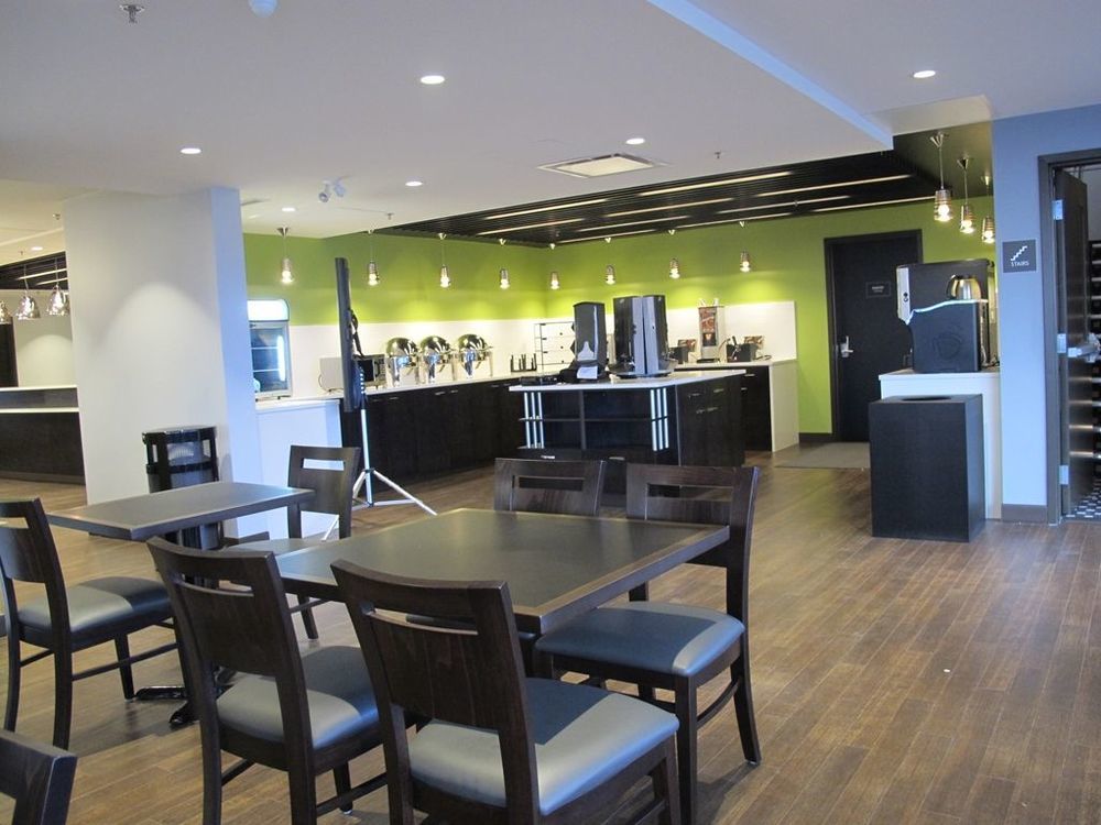 Best Western Plus East Side Saskatoon Restoran fotoğraf